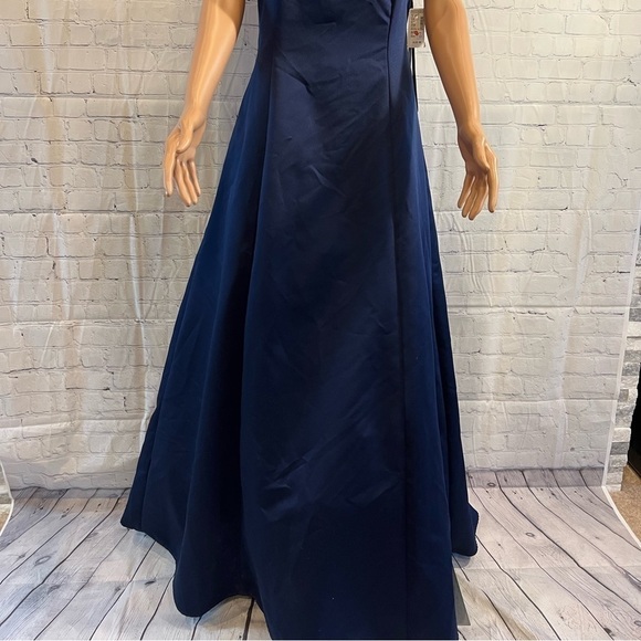 Plus size 13/14 Royal blue formal dress. Perfect for prom season or a wedding. - Picture 13 of 16